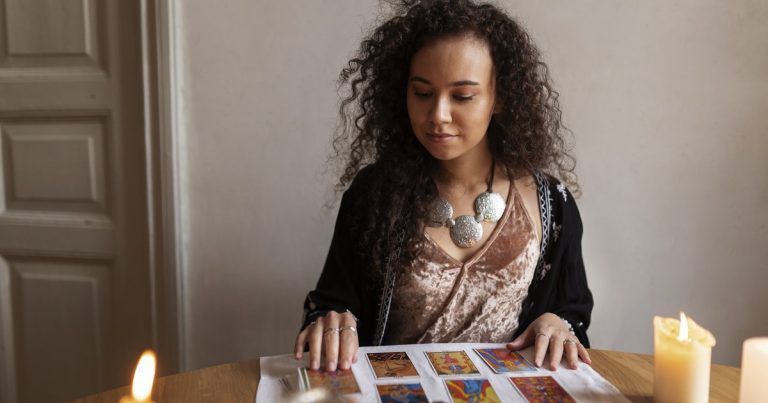 Tarot and Face Reading: Why Tarot Readers Pair the Cards With the Face
